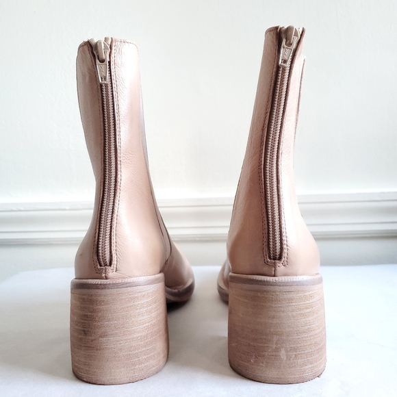 New Free People Essential Chelsea Natural Boots - Picture 11 of 16